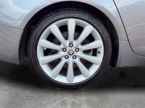 Used 2010 Jaguar XF Premium RWD image 23