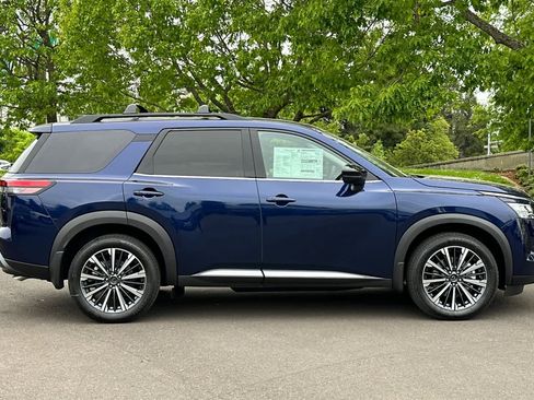 New 2026 Nissan Pathfinder Platinum AWD/4WD image 8