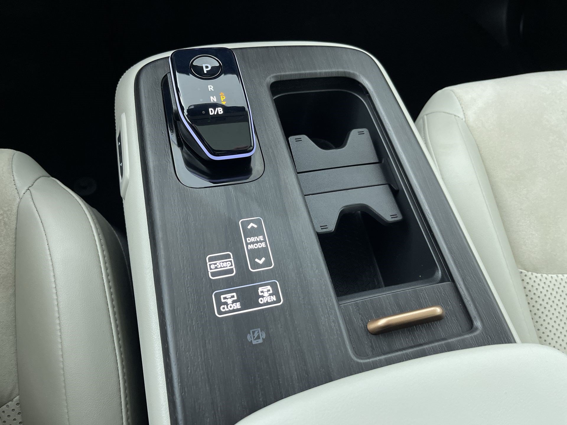 Certified 2024 Nissan Ariya AWD image 22
