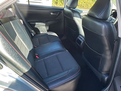 Used 2015 Toyota Camry SE w/ Moonroof Package image 13