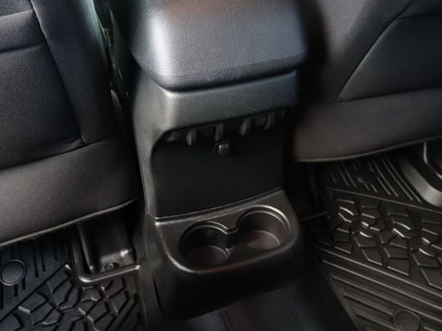 Used 2018 Jeep Wrangler Unlimited Sahara AWD/4WD image 36