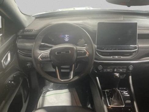Used 2025 Jeep Compass Latitude w/ Altitude Special Edition AWD/4WD image 17