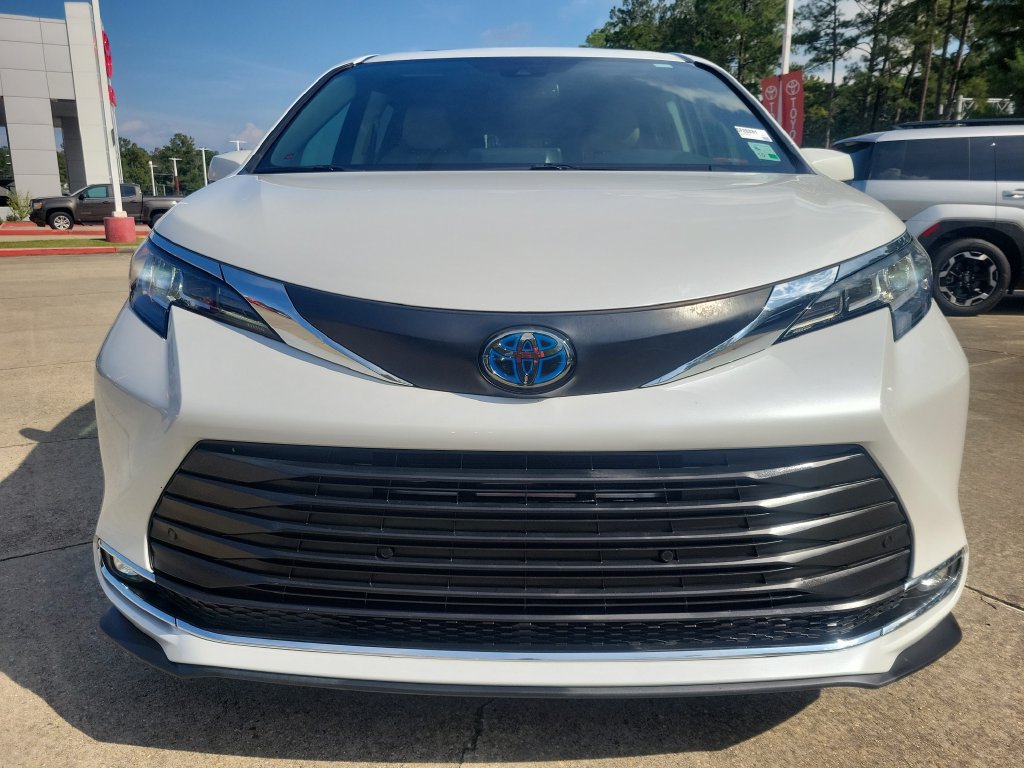Certified 2022 Toyota Sienna XLE FWD image 4
