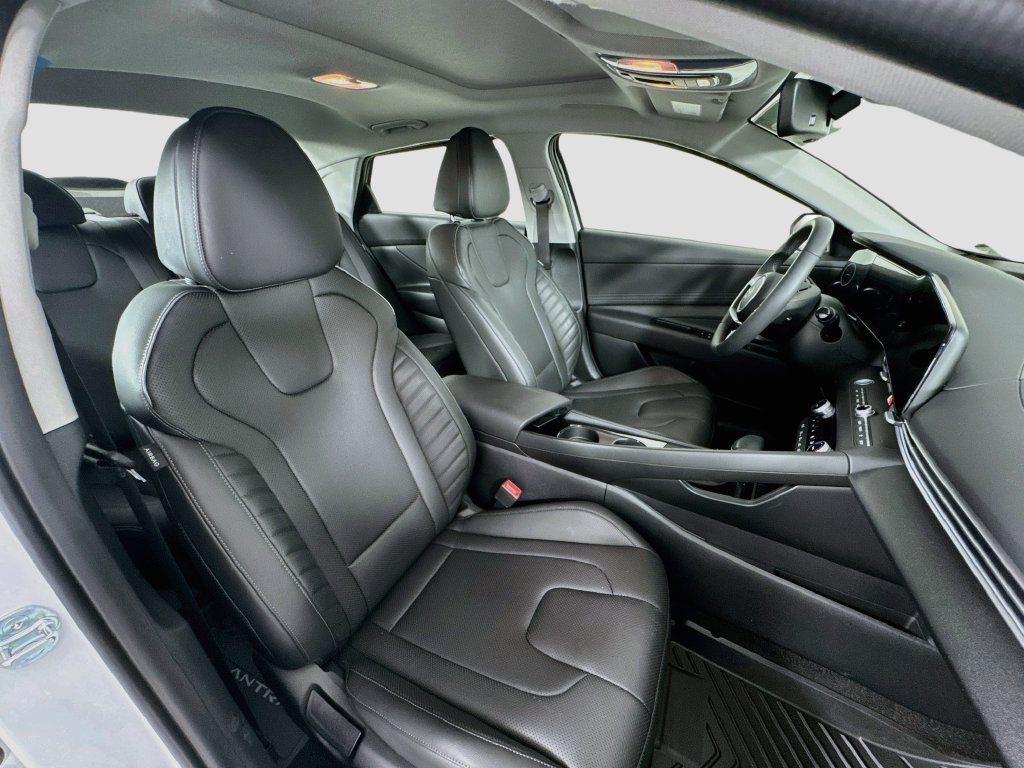 Certified 2025 Hyundai Elantra Limited FWD image 30