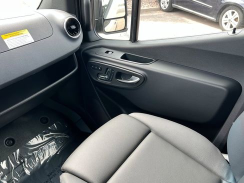 New 2025 Mercedes-Benz Sprinter 2500 image 10