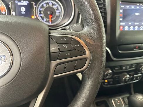 Used 2020 Jeep Cherokee Latitude image 16