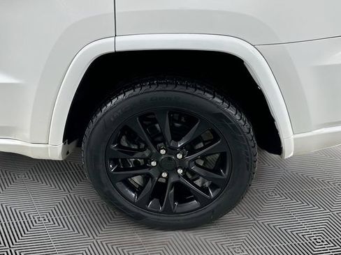 Used 2021 Jeep Grand Cherokee Laredo X image 30