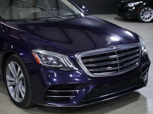 Used 2019 Mercedes-Benz S 560 Sedan w/ AMG Line Exterior image 3