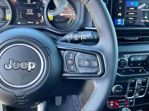 Used 2024 Jeep Wrangler Unlimited AWD/4WD image 23