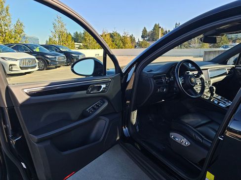 Used 2024 Porsche Macan image 21