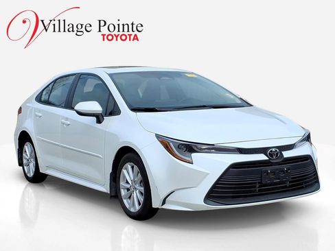 Used 2024 Toyota Corolla LE w/ LE Premium Package FWD image 3