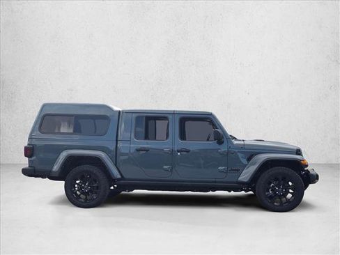 Used 2025 Jeep Gladiator Sport AWD/4WD image 4
