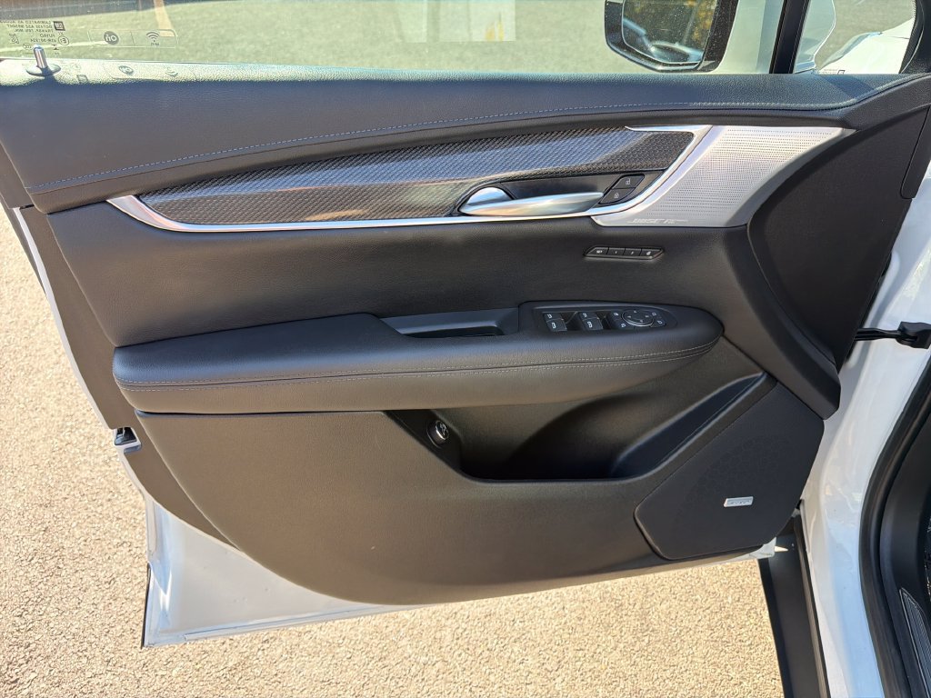Used 2024 Cadillac XT5 Sportv w/ Technology Package AWD/4WD image 4