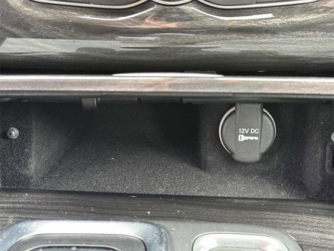 Used 2022 Chrysler 300 Touring w/ Sport Appearance Package image 43