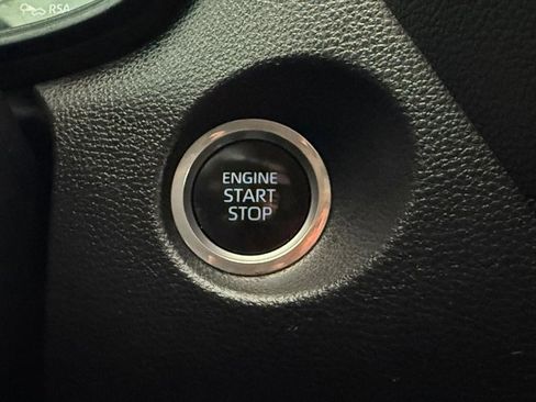 Used 2022 Toyota Corolla Cross LE image 18