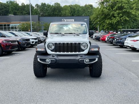 Used 2025 Jeep Gladiator Sport AWD/4WD image 8