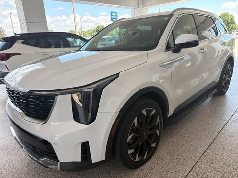 Certified 2025 Kia Sorento EX FWD image 3