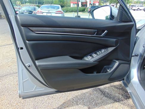 Used 2020 Honda Accord EX image 22