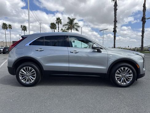 Used 2024 Cadillac XT4 Premium Luxury image 3