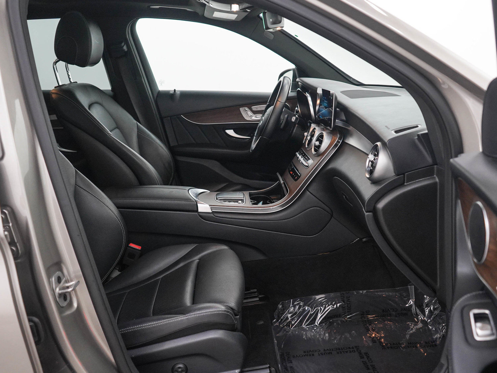 Used 2021 Mercedes-Benz GLC 300 4MATIC image 11