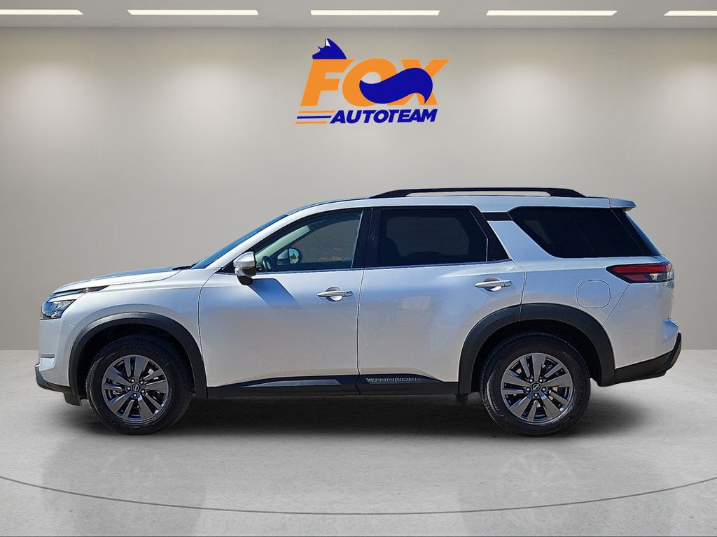 Used 2024 Nissan Pathfinder SV FWD image 2