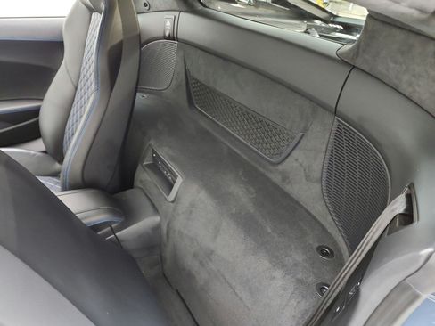 Used 2021 Audi R8 V10 w/ Premium Package RWD image 12
