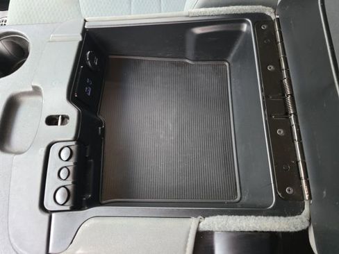 Used 2016 RAM 2500 Tradesman w/ Chrome Appearance Group image 25