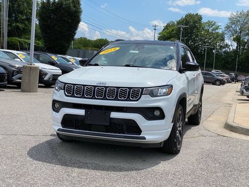 Used 2024 Jeep Compass Limited AWD/4WD image 3