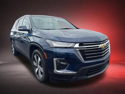 Certified 2023 Chevrolet Traverse LT w/ LT Premium Package AWD/4WD image 3