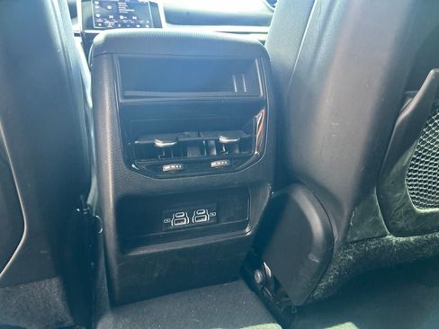 Used 2023 Jeep Grand Cherokee Laredo AWD/4WD image 23