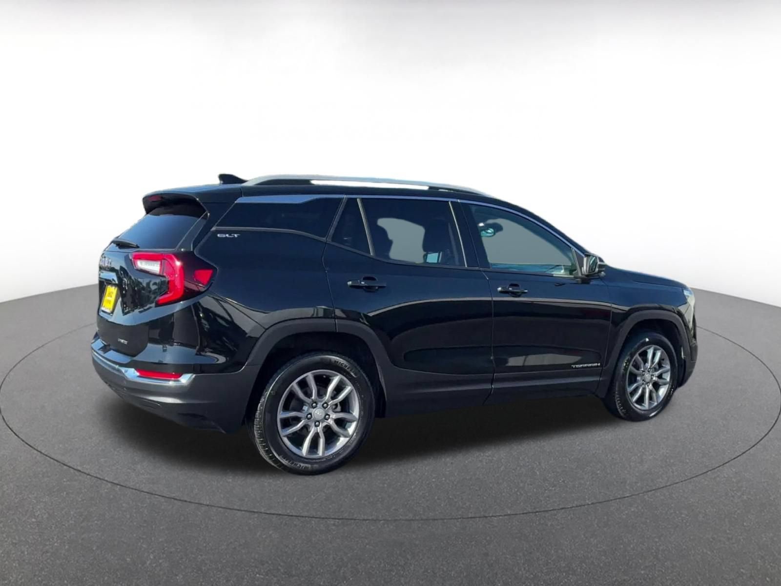 Used 2024 GMC Terrain SLT AWD/4WD image 14