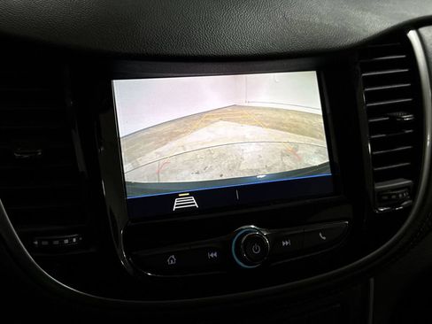 Used 2021 Chevrolet Trax LT FWD image 15
