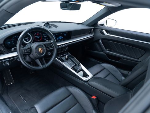 Used 2021 Porsche 911 Carrera image 4