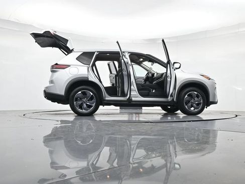 Used 2025 Nissan Rogue SV FWD image 51