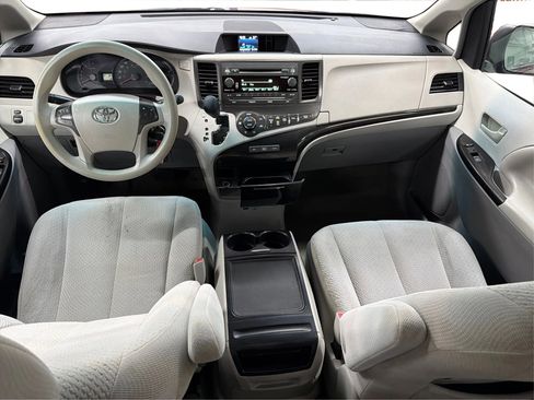 Used 2014 Toyota Sienna LE FWD image 18