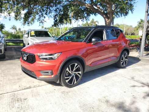 Used 2020 Volvo XC40 T5 R-Design AWD/4WD image 3