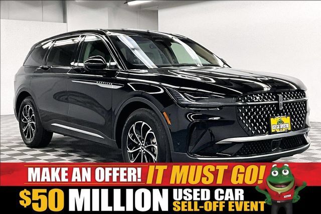 Used 2024 Lincoln Nautilus Premier AWD/4WD image 1