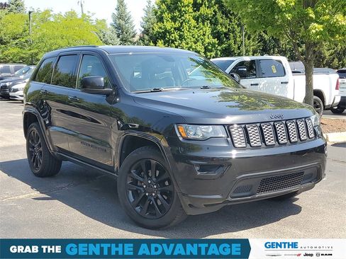 Used 2020 Jeep Grand Cherokee Altitude image 27