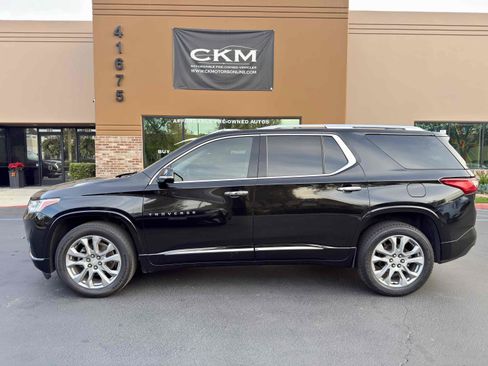 Used 2018 Chevrolet Traverse Premier w/ LPO, Black Accent Package image 3