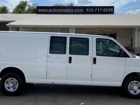 Used 2017 Chevrolet Express 2500 Extended RWD image 5