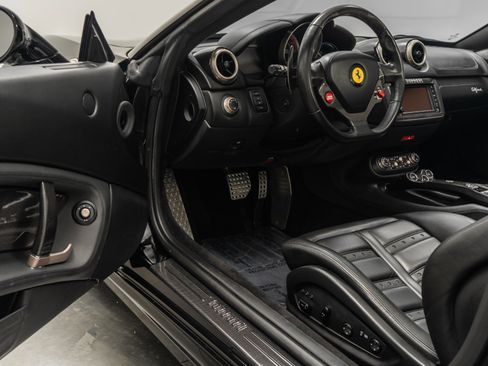 Used 2011 Ferrari California image 23