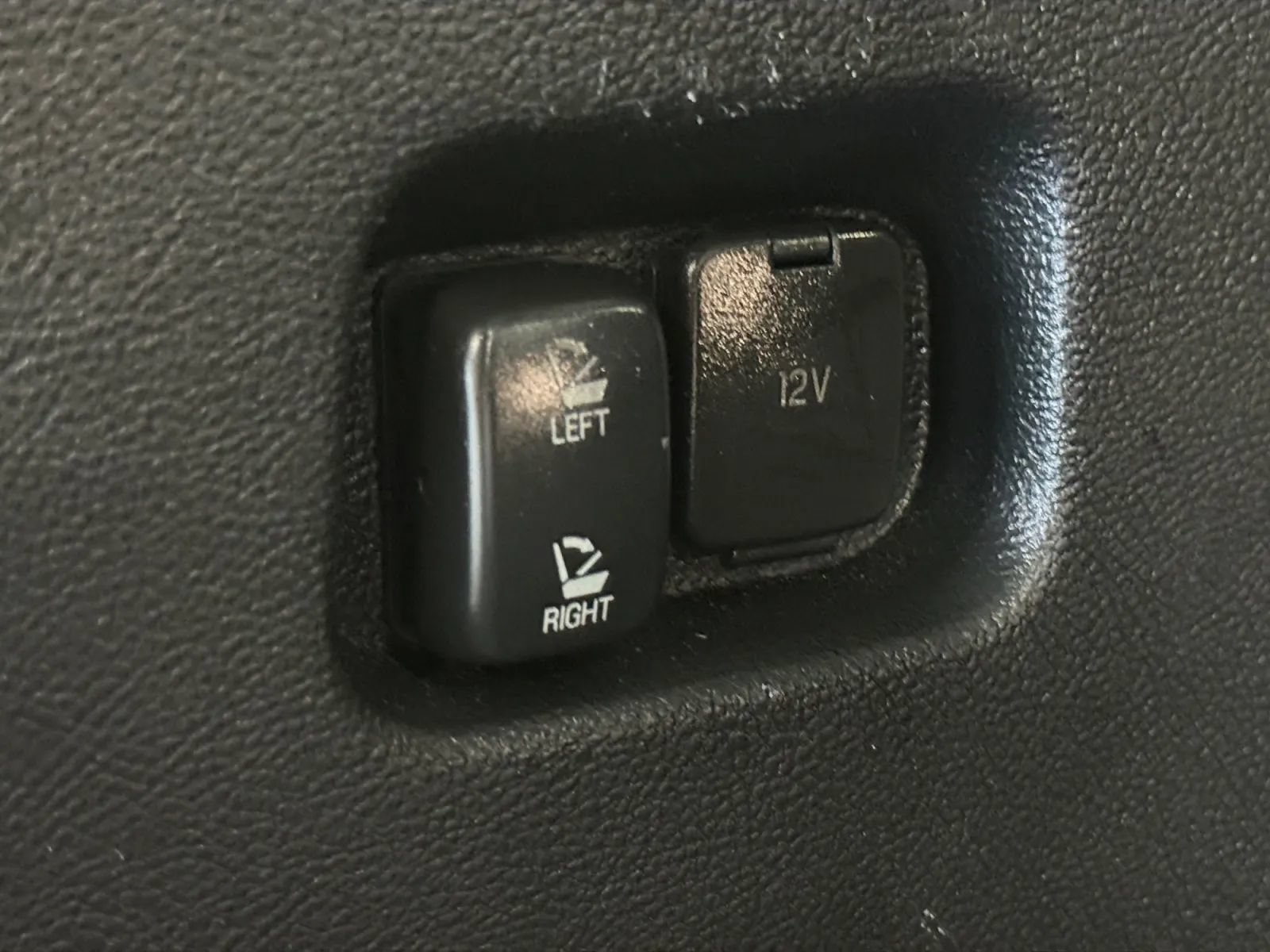 Used 2019 Ford Edge Titanium w/ Equipment Group 301A AWD/4WD image 31