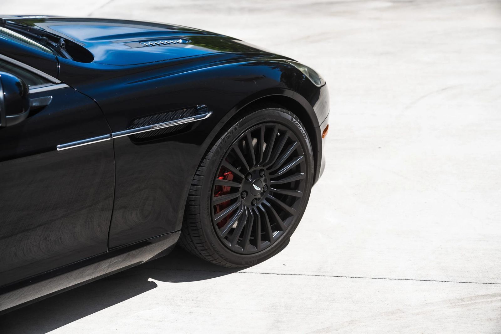 Used 2011 Aston Martin Rapide RWD image 3