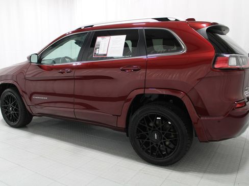 Used 2019 Jeep Cherokee Overland w/ Technology Group AWD/4WD image 8