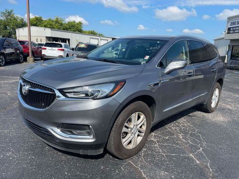 Used 2020 Buick Enclave Essence w/ Sound and Sites Package AWD/4WD image 3