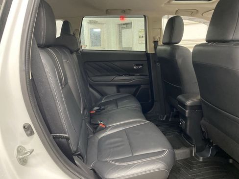 Used 2018 Mitsubishi Outlander GT image 16