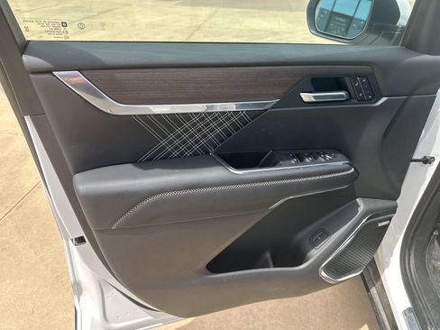 Used 2025 GMC Acadia Denali w/ LPO, Floor Liner Package AWD/4WD image 9