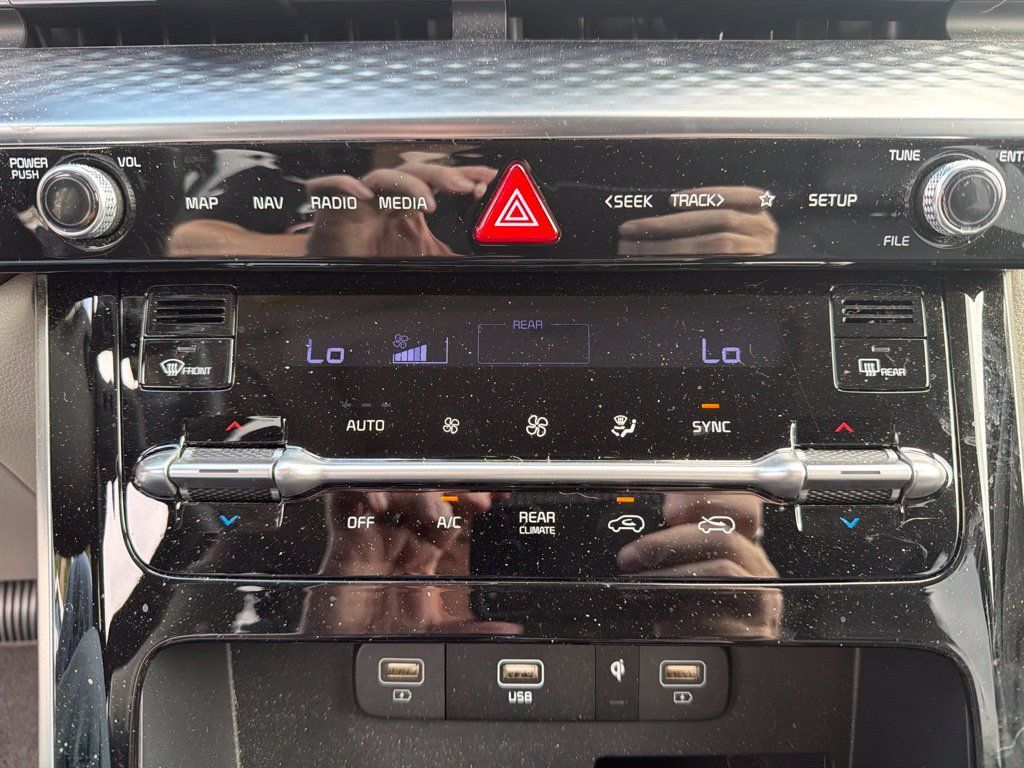 Certified 2023 Kia Carnival SX Prestige FWD image 15