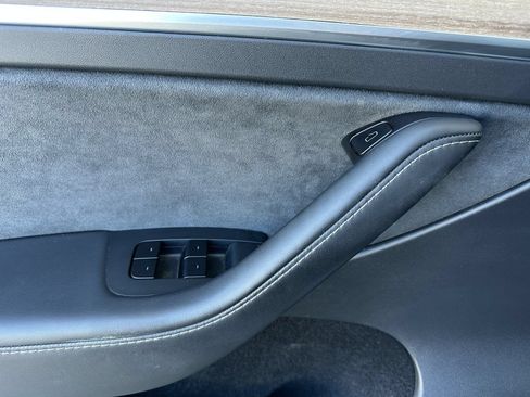 Used 2025 Tesla Model Y Long Range AWD/4WD image 11