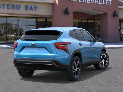New 2026 Chevrolet Trax RS w/ Sunroof Package FWD image 4